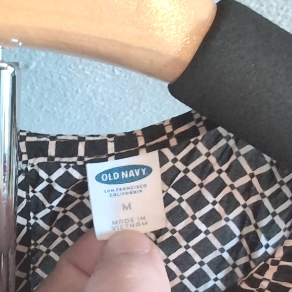 Old Navy Brown Geometric Print Sleeveless Tank Top | Size M Lightweight Blouse - Picture 7 of 8